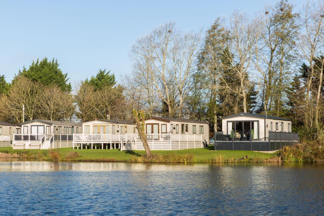 Clearwater Villa South Cerney Eksteriør bilde