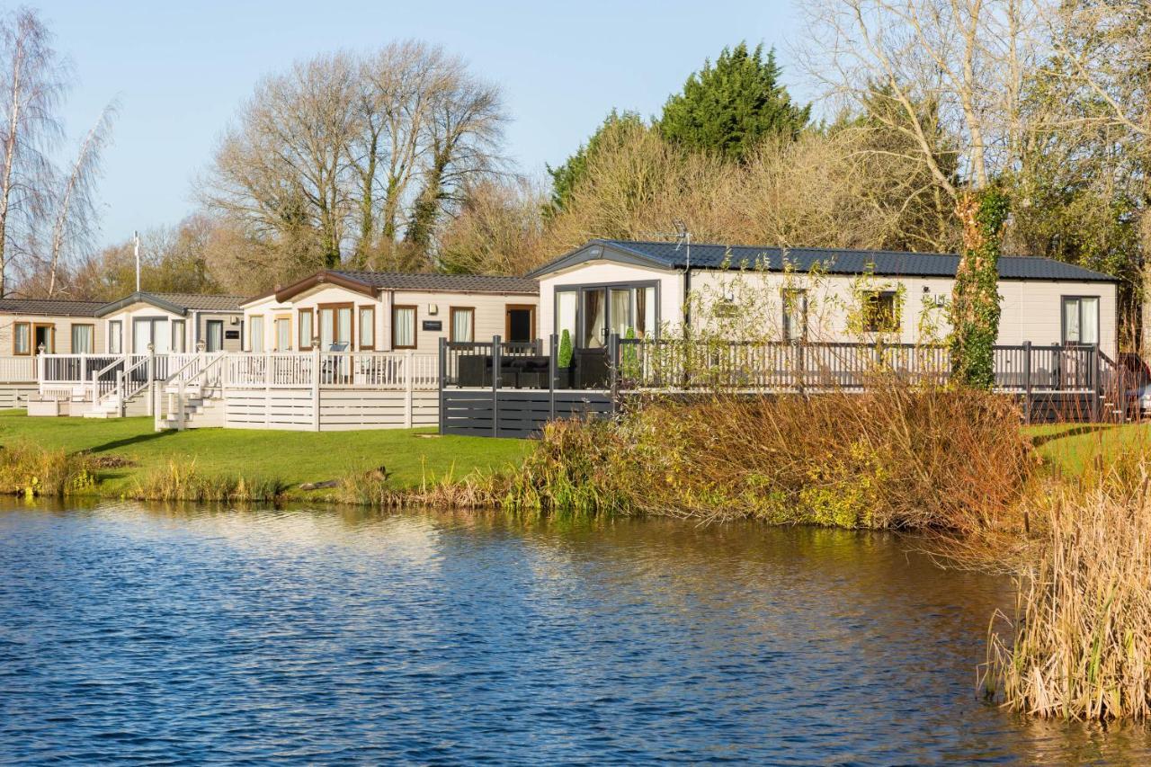 Clearwater Villa South Cerney Eksteriør bilde