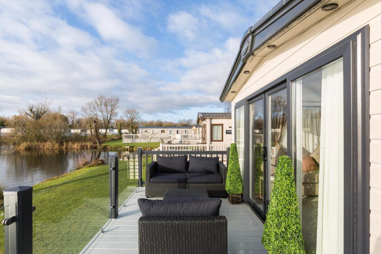 Clearwater Villa South Cerney Eksteriør bilde