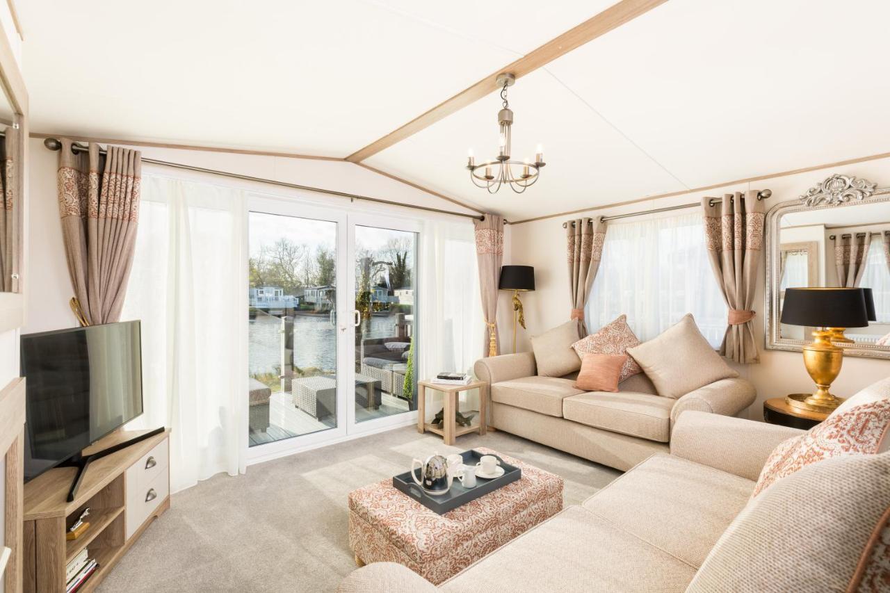 Clearwater Villa South Cerney Eksteriør bilde